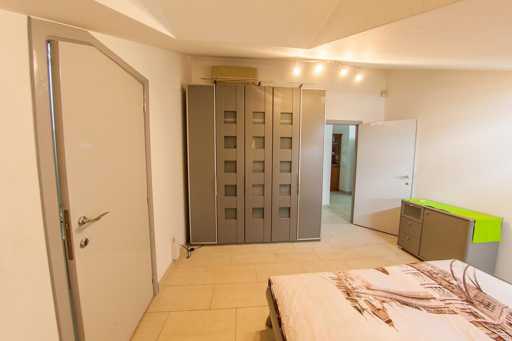 Mansard Apartment Antonovicha 4 Kiev Luaran gambar